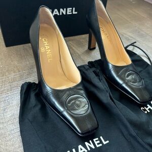 CHANEL Authentic designer classic black pumps